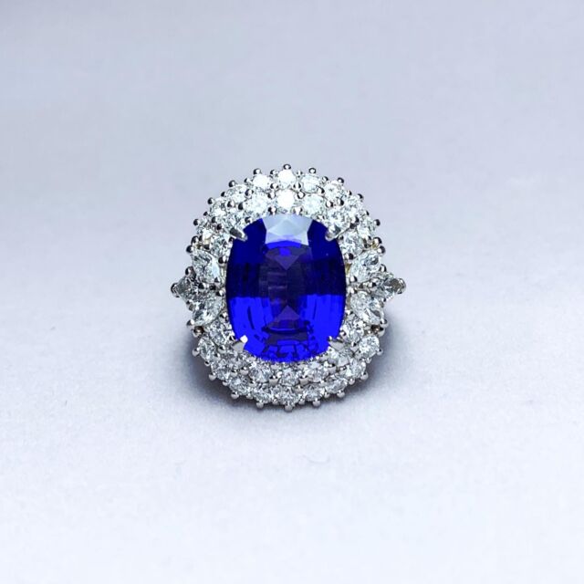●Pt Tanzanite Ring
S: 7.78ct
D:2.64ct
¥2,800,000-

強い多色性を示す宝石の一つで、時折雰囲気の違う。
そんな宝石がタンザナイトかもしれません。
12月の誕生石としてもご存じの方も多いはず。

#jewelry
#finejewellery
#highjewelry
#mayuyama 
#tanzanite 
#zoisite 
#マユヤマジュエラー 
#ジュエリー 
#ダイヤモンド 
#ベリル 
#タンザナイト 
#ゾイサイト 
#日比谷 
#帝国ホテル