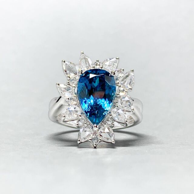 ●Pt Blue Zircon Ring
BZ: 5.10ct
D:0.95ct
Sold-

#jewelry
#finejewellery
#highjewelry
#mayuyama 
#zircon 
#bluezircon 
#マユヤマジュエラー 
#ジュエリー 
#ダイヤモンド 
#ジルコン 
#ブルージルコン 
#日比谷 
#帝国ホテル