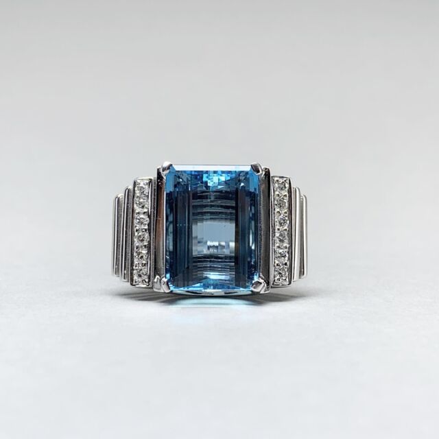 ●Pt Aquamarine Ring
AQ:8.91ct
D:0.25ct
¥4,800,000-

#jewelry
#finejewellery
#highjewelry
#mayuyama 
#aquamarine 
#beryle 
#マユヤマジュエラー 
#ジュエリー 
#アクアマリン 
#ベリル 
#日比谷 
#帝国ホテル
